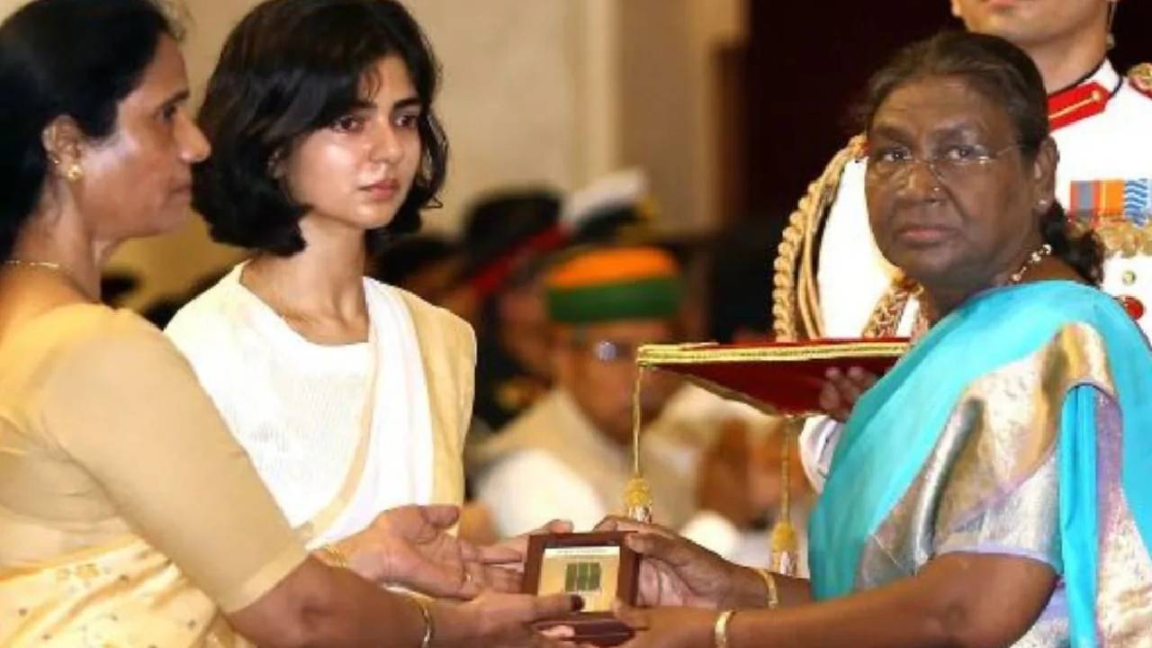 Captain Anshuman Singh: “కీర్తిచక్ర”తో స్మృతి సింగ్ ఆస్ట్రేలియా పారిపోవాలని ప్లాన్.. అమరవీరుడి తండ్రి ఆరోపణ..