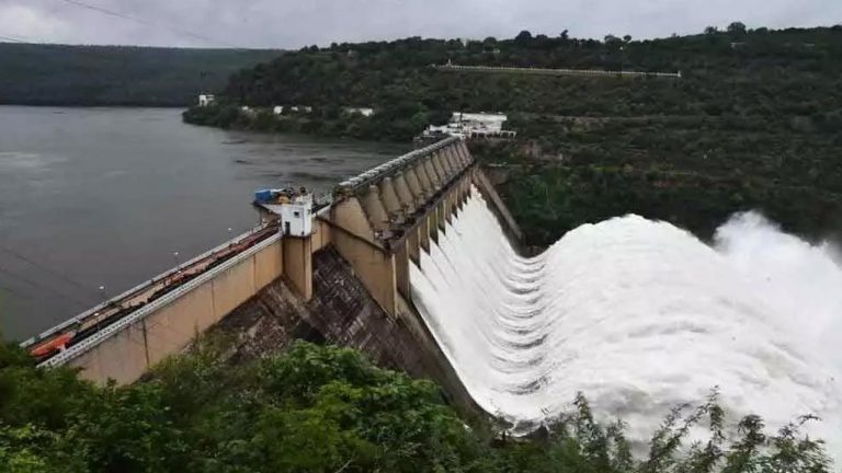Srisailam Inflow: శ్రీశైలానికి తగ్గిన వరద.. 8 గేట్ల ద్వారా నీటి విడుదల