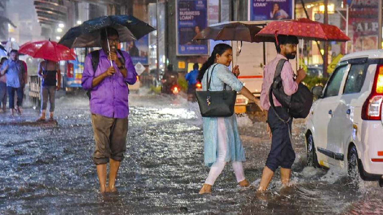 Weather Warnings: నేడు, రేపు, ఎల్లుండి మోస్తరు వర్షాలు.. 40 కి.మీ వేగంతో ఈదురు గాలులు