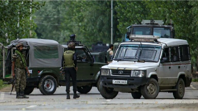 Terrorists Attack: ఆర్మీ వాహనంపై  ఉగ్రదాడి..నలుగురు జవాన్ల వీరమరణం…