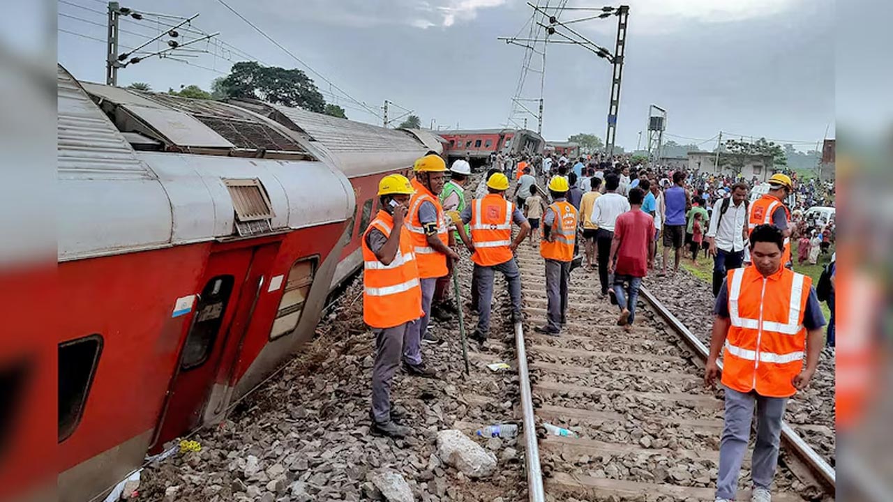 Train Accident: జార్ఖండ్‌ రైలు ప్రమాద ఘటనలో ఇద్దరు మృతి.. రూ.10 లక్షలు ఎక్స్⁭గ్రేషియా
