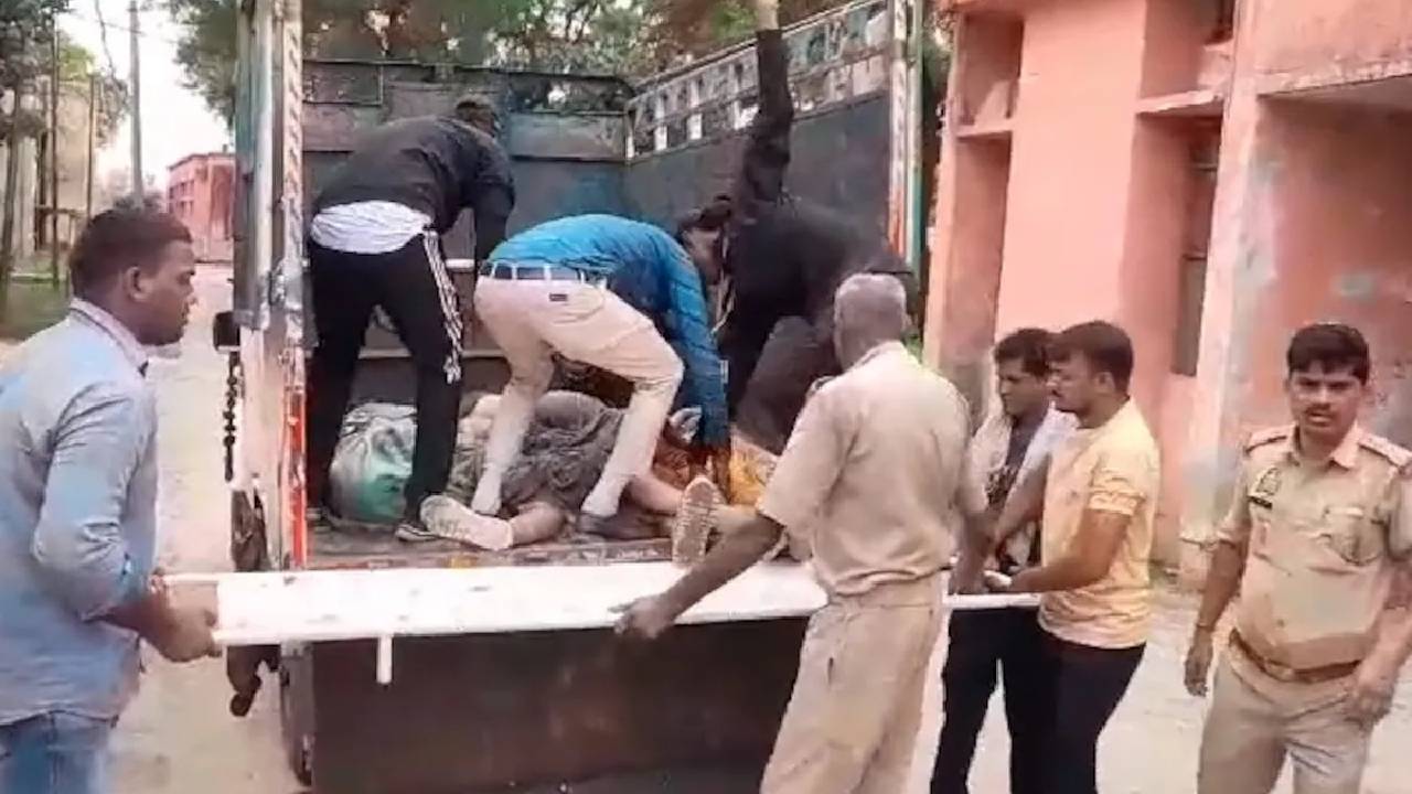 Breaking News: యూపీలో తీవ్ర విషాదం.. తొక్కిసలాటలో 27 మంది మృతి..