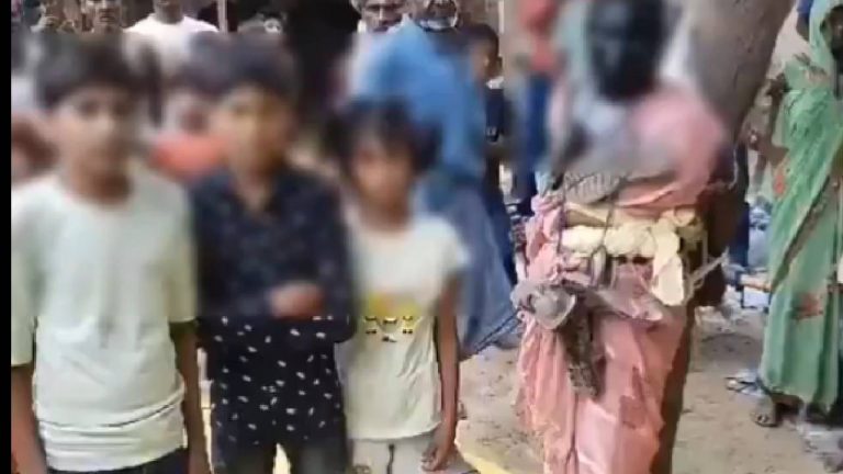 Extramarital Affair: వివాహేతర సంబంధం.. మహిళను చెట్టుకు కట్టేసి జుట్టు కత్తిరించి శిక్ష..