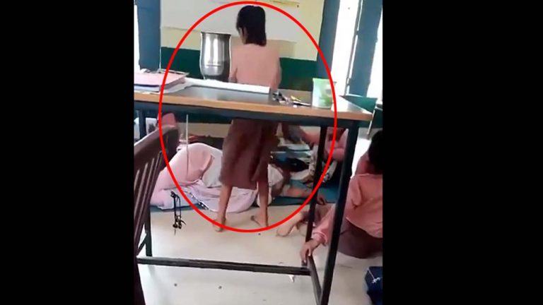 Viral Video: క్లాస్‌రూమ్‌లో టీచర్ స్లీపింగ్.. విసనకర్రతో విసురుతూ నిద్ర బుచ్చిన చిన్నారులు