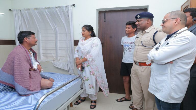 Home Minister Anitha: యువకుడి దాడిలో గాయపడిన కానిస్టేబుల్‌ని పరామర్శించిన హోం మంత్రి