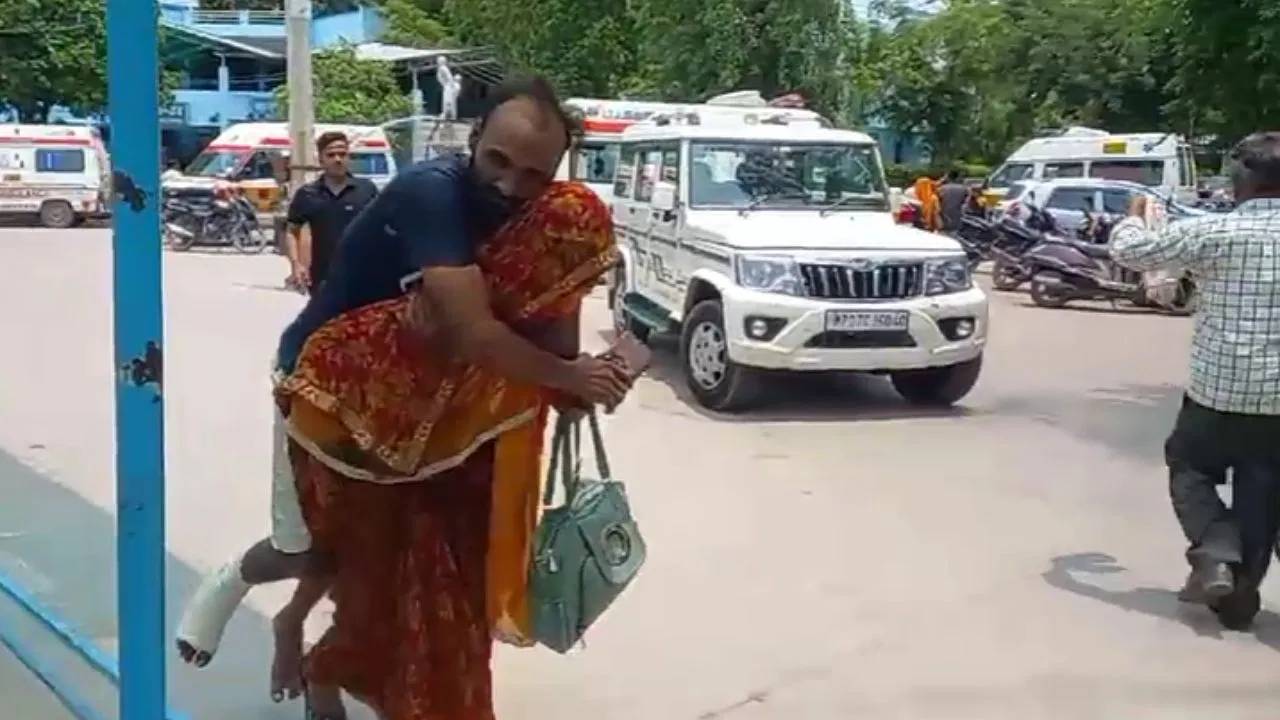 Viral News : కలియుగ సావిత్రి.. గాయపడిన భర్తను ఆసుపత్రికి మోసుకెళ్లిన మహిళ