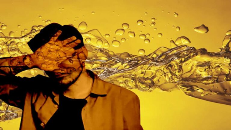 Wife Pours Boiling Oil: నిద్రిస్తున్న భర్తపై మరుగుతున్న నూనె పోసిన భార్య.. కారణం ఏంటంటే..