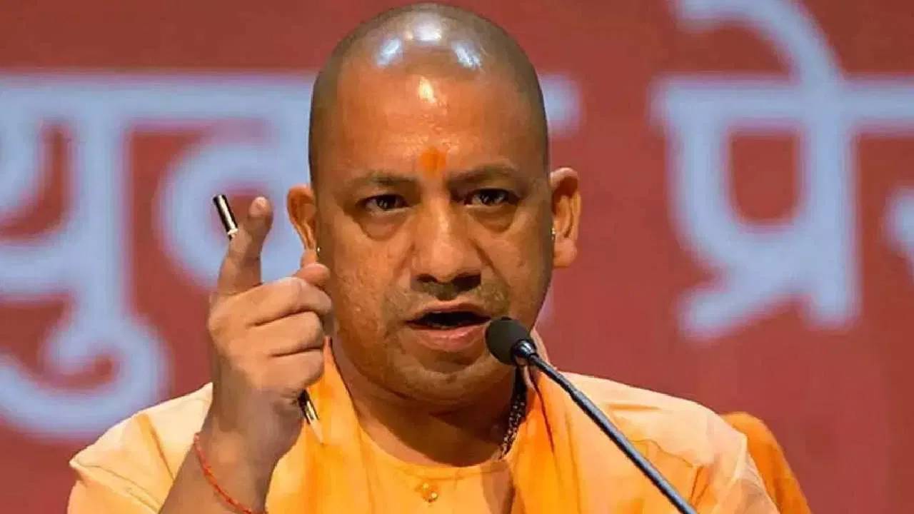 Glorifying invaders is treason.. Yogi warns on Aurangzeb controversy..