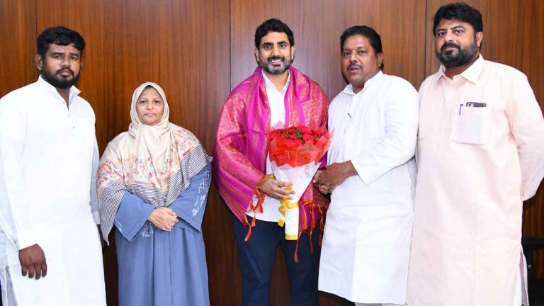 Zakia Khanam: వైసీపీకి మరో బిగ్‌ షాక్‌..! లోకేష్‌ను కలిసిన మండలి డిప్యూటీ చైర్‌పర్సన్