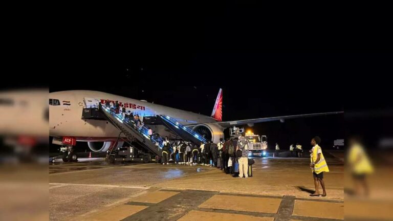 Air India: టీమిండియాను ఇంటికి తీసుకురావడానికి అమెరికా విమానం రద్దు.. నివేదిక కోరిన డీజీసీఏ..