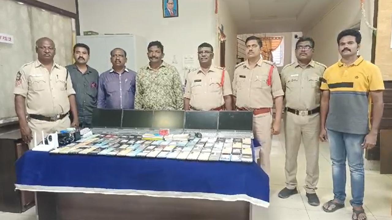 Amalapuram: ఆన్⁬లైన్⁭లో బెట్టింగ్ గేమ్ నిర్వహిస్తున్న ఐదుగురిని అరెస్ట్ చేసిన పోలీసులు..!