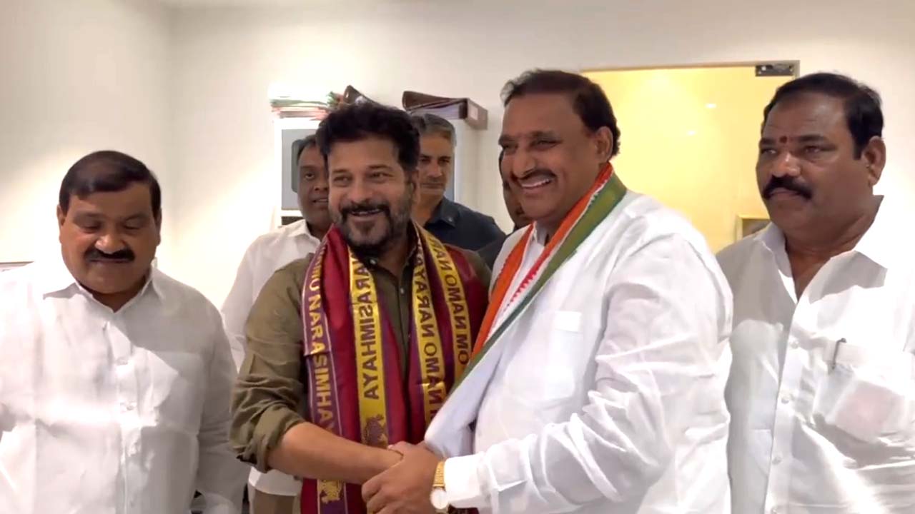 Arekapudi Gandhi: కాంగ్రెస్ లో చేరిన అరికెపూడి గాంధీ.. పార్టీ కండువా కప్పి ఆహ్వానించిన సీఎం రేవంత్..