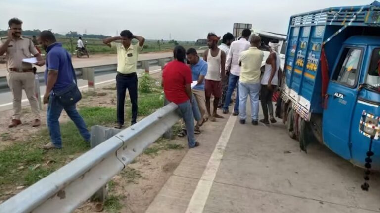 Bakhtiarpur Car Accident: బీహార్⁭లో ఘోర రోడ్డు ప్రమాదం.. నలుగురు మృతి..!