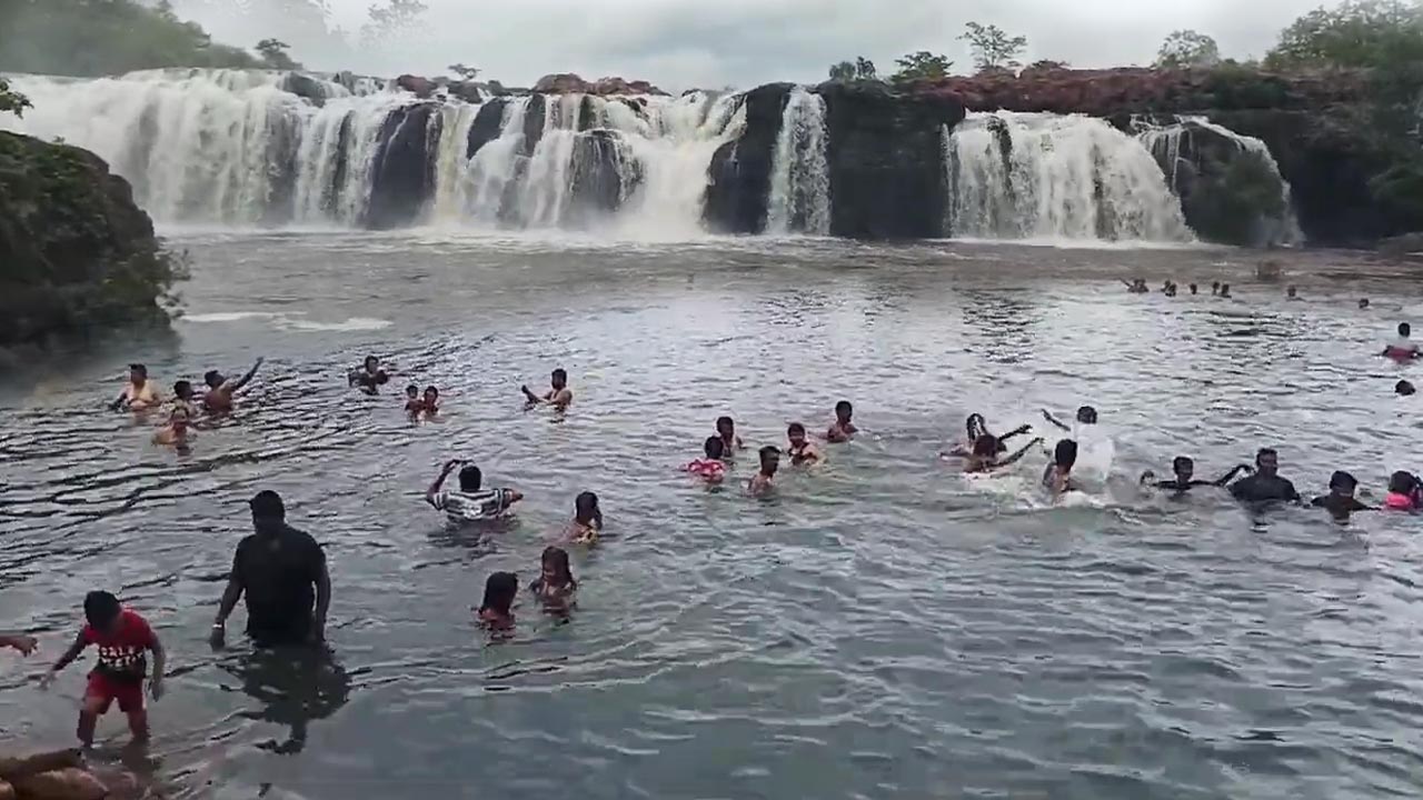 Bogata Waterfalls: బొగతలో జల సవ్వడి.. కనువిందు చేస్తున్న నీటి  దార..