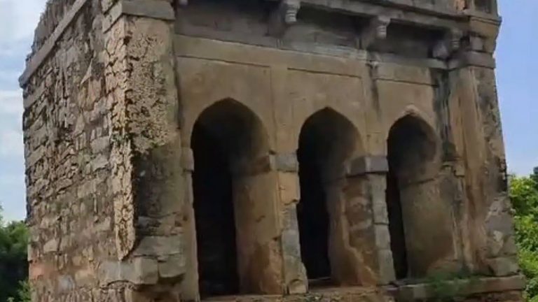 Chilukuru : మసీదు కాదు- గుర్రాల శాల