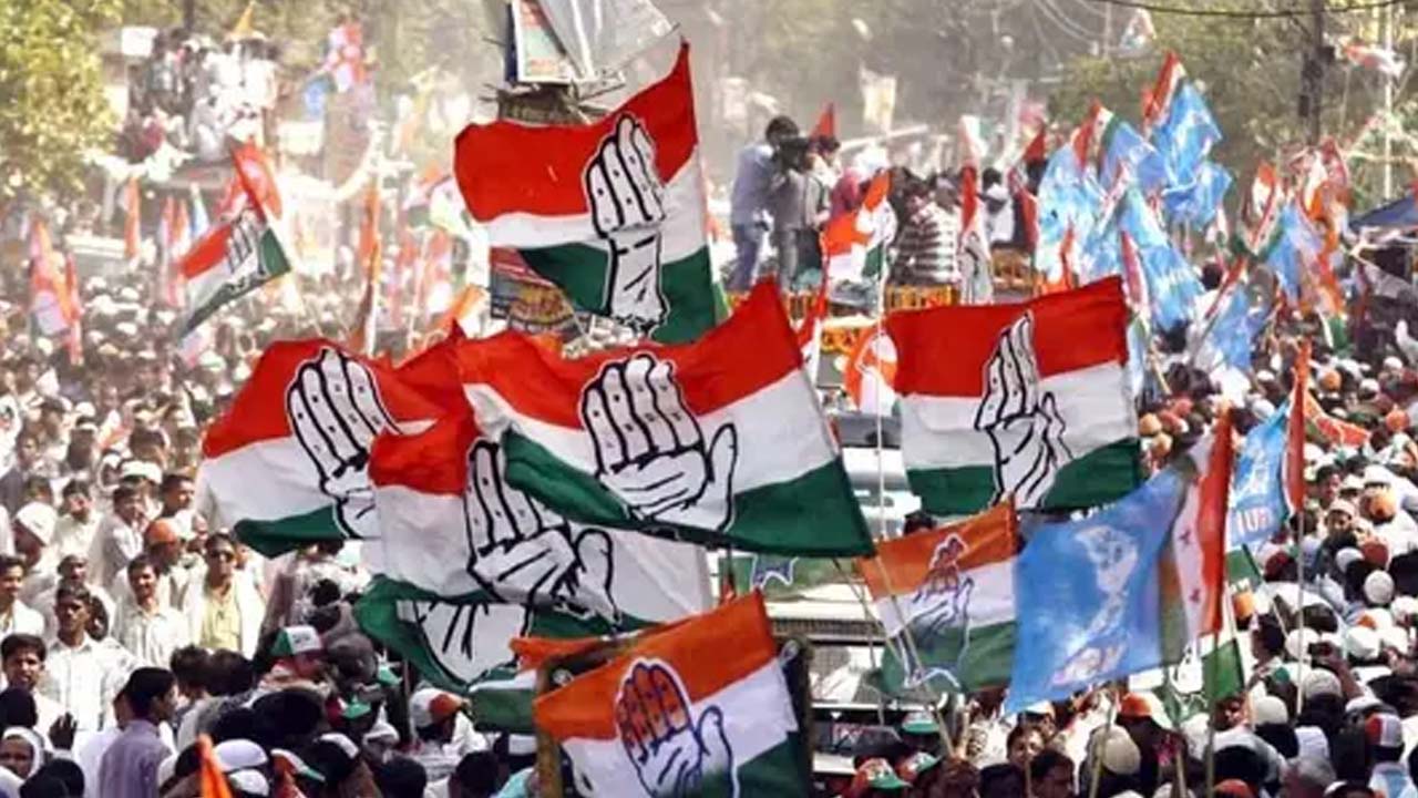 TG Congress MPs: కేంద్ర బడ్జెట్‌ లో తెలంగాణకు అన్యాయం.. ఢిల్లీలో కాంగ్రెస్‌ ఎంపీల ధర్నా..