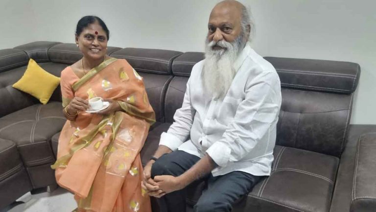 JC Prabhakar Reddy Meets YS Vijayamma: వైఎస్ విజయమ్మతో జేసీ ప్రభాకర్‌రెడ్డి భేటీ..