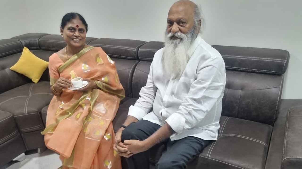 JC Prabhakar Reddy Meets YS Vijayamma: వైఎస్ విజయమ్మతో జేసీ ప్రభాకర్‌రెడ్డి భేటీ..