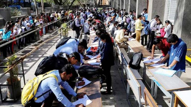 Budget 2024: నిరుద్యోగులకు గుడ్ న్యూస్..5 సంవత్సరాల్లో 4 కోట్ల ఉద్యోగాలు!