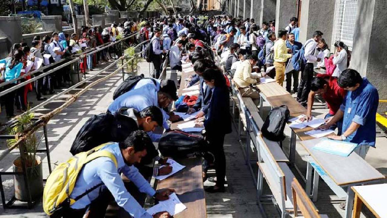 Budget 2024: నిరుద్యోగులకు గుడ్ న్యూస్..5 సంవత్సరాల్లో 4 కోట్ల ఉద్యోగాలు!