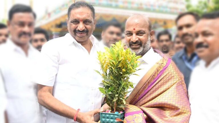 Mayor Sunil Rao: బీఆర్ఎస్ కు షాక్.. బండి సంజయ్ తో కరీంనగర్ మేయర్ భేటీ..