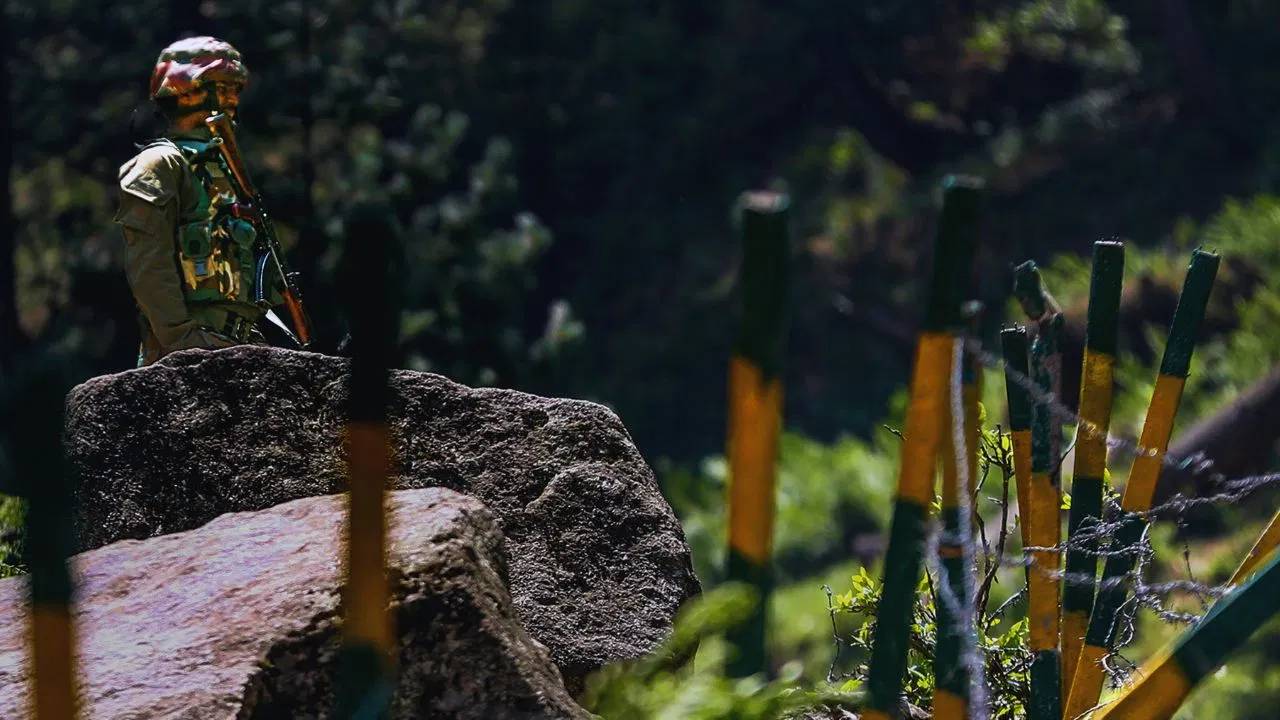 JammuKashmir : దోడా అడవుల్లో కొనసాగుతున్న సెర్చ్ ఆపరేషన్.. ఎన్‌కౌంటర్‌లో ఇద్దరు జవాన్లకు గాయాలు