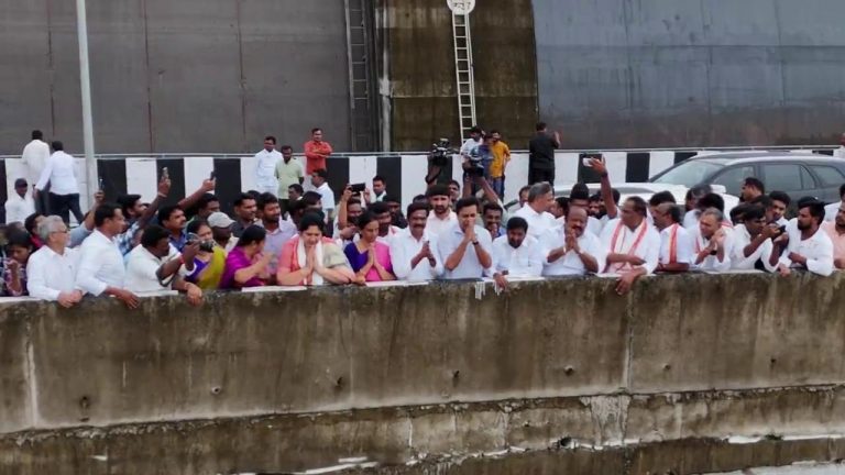 KTR: జలాశయాల్లో నీరు నింపకపోతే మేమే పంపులు ఆన్ చేస్తాం..