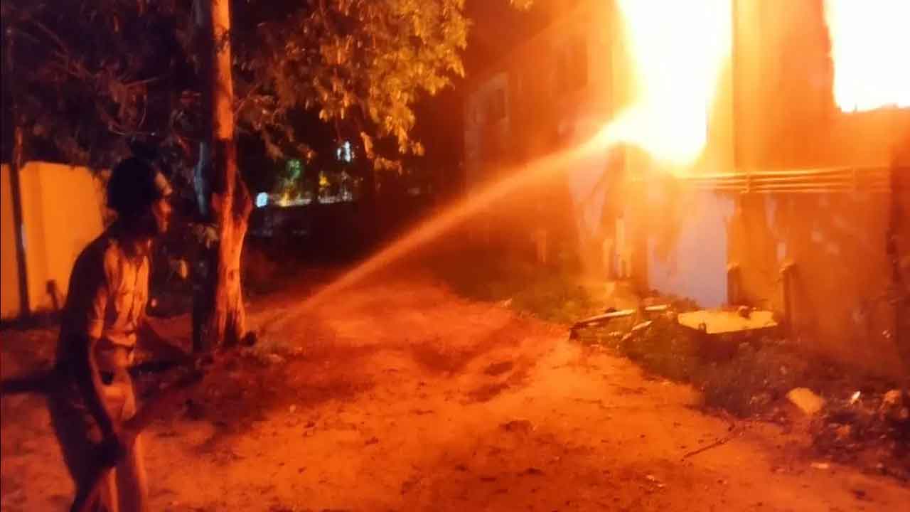 Madanapalle: మదనపల్లె సబ్ కలెక్టరేట్ అగ్ని ప్రమాద ఘటన కేసులో పోలీసుల దూకుడు