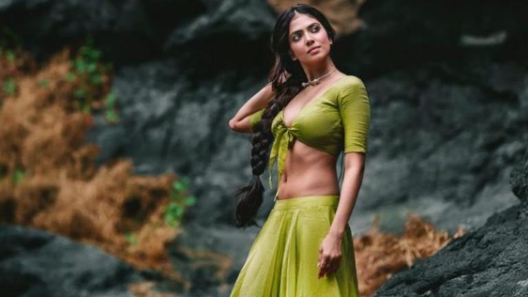 Malavika Mohanan: అలాంటి సన్నివేశం ఉంటుందని డైరెక్టర్ చెప్పలేదు.. తప్పక చేయాల్సి వచ్చింది!