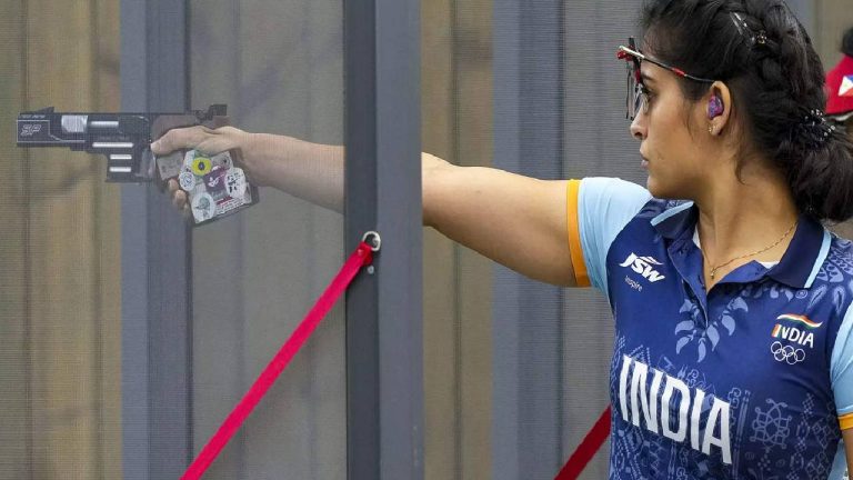 Manu Bhaker:స్వాతంత్ర్యానంతరం రెండు పతకాలు సాధించిన క్రీడాకారిణిగా రికార్డ్..