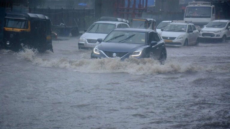 Mumbai rain: 24 గంటల పాటు ముంబైలో రెడ్ అలర్ట్