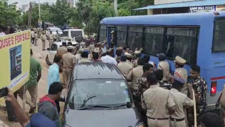 Demolition: మేడ్చల్ లో ఉద్రిక్తత.. బీఆర్ఎస్ కార్పొరేటర్ల అరెస్ట్..