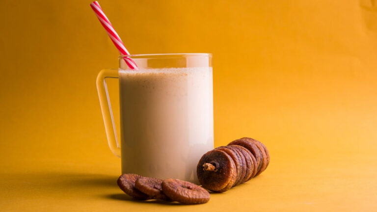 Milk :ఈ పండును పాలలో నానబెట్టి తింటే రక్తనాళాల్లో కూరుకుపోయిన కొలెస్ట్రాల్ కరిగిపోతుంది..!