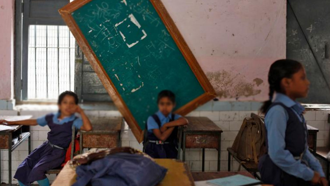 Students Suffer : ఉపాధ్యాయులు లేక విద్యార్థులు చదుకు ఆటంకం