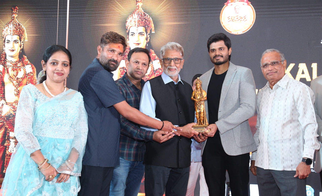 Kalavedika NTR Film Awards: ఎన్టీఆర్ ఫిల్మ్ అవార్డ్స్ అందుకున్నది వీరే !