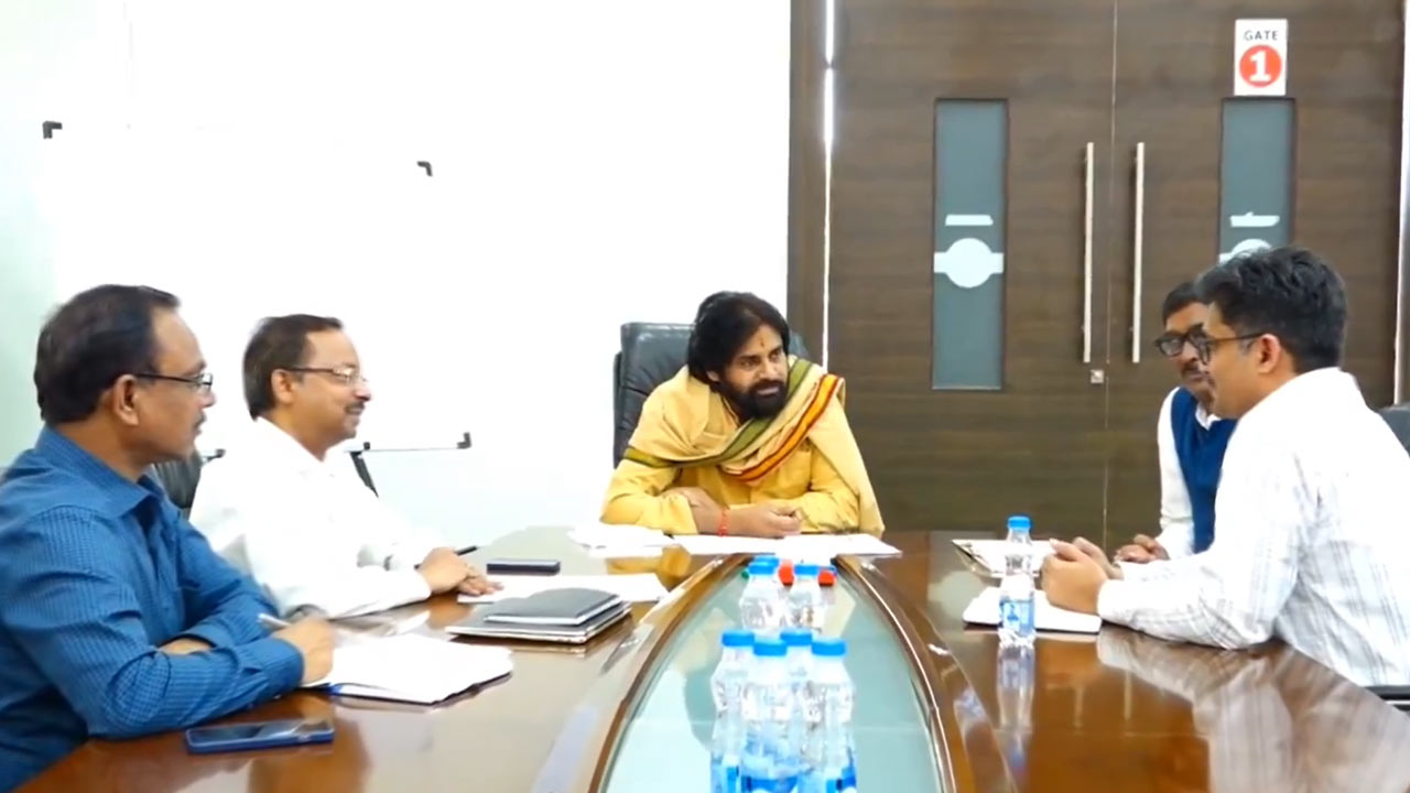 Deputy CM Pawan Kalyan: వరల్డ్‌ బ్యాంక్ ప్రతినిధులతో డిప్యూటీ సీఎం పవన్‌ భేటీ..