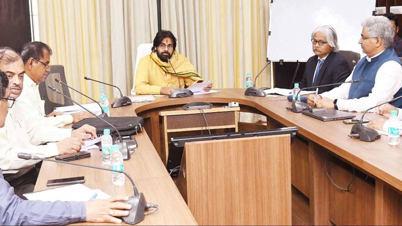 Deputy CM Pawan Kalyan: గ్రామీణ రహదారుల నిర్మాణంపై డిప్యూటీ సీఎం పవన్‌ సమీక్ష.. కీలక ఆదేశాలు