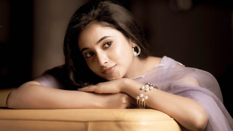 Saripodhaa Sanivaaram: చారులతగా ఆకర్షిస్తున్న ఓజి హీరోయిన్