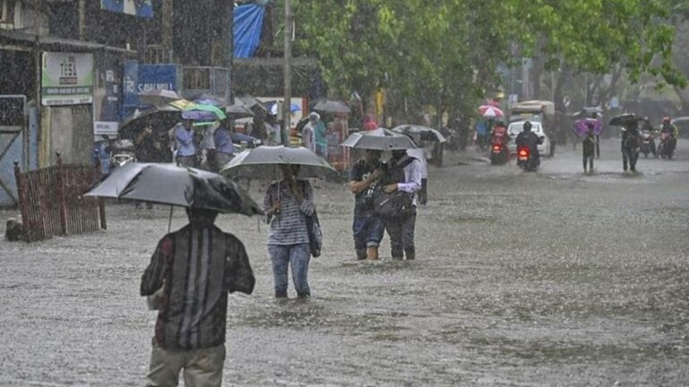 Red Alert: పలు రాష్ట్రాల్లో భారీ వర్షాలు.. రెడ్ అలర్ట్ ప్రకటించిన ఐఎండీ..!