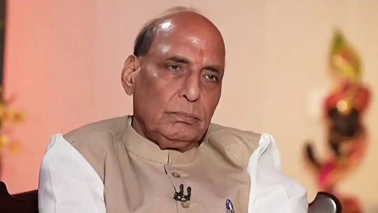 Rajnath Singh: రక్షణశాఖ మంత్రికి అస్వస్థత.. ఢిల్లీ ఎయిమ్స్ లో చేరిన రాజ్ నాథ్‌ సింగ్..!