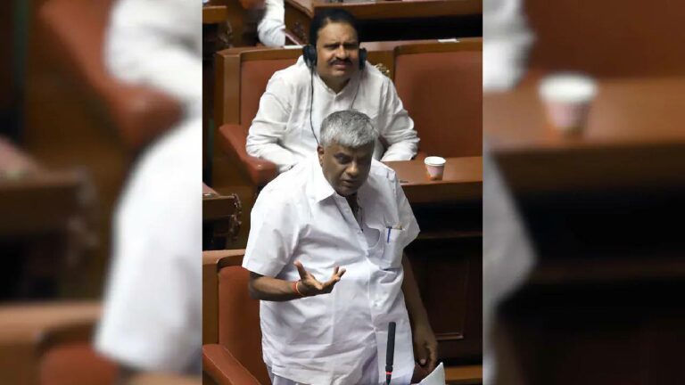 Prajwal Revanna’s Father: నా కొడుకు తప్పు చేస్తే ఉరి తీయాలి.. ప్రజ్వల్ రేవణ్ణ తండ్రి హెచ్‌డీ రేవణ్ణ..