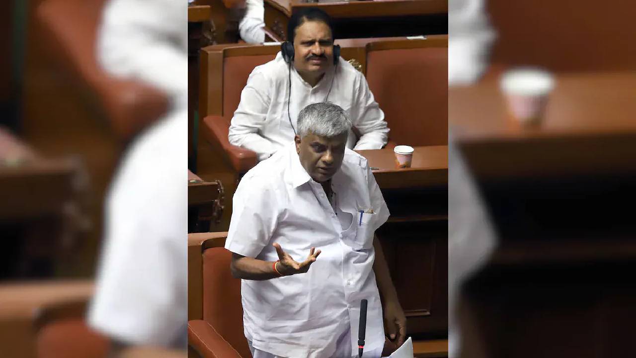 Prajwal Revanna’s Father: నా కొడుకు తప్పు చేస్తే ఉరి తీయాలి.. ప్రజ్వల్ రేవణ్ణ తండ్రి హెచ్‌డీ రేవణ్ణ..