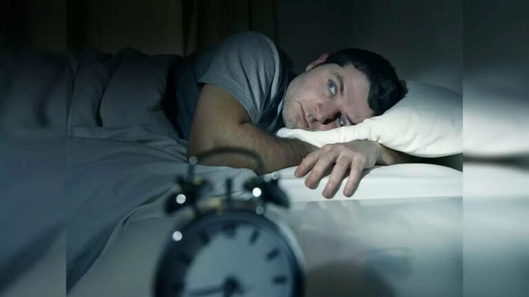 Health Tips :  రాత్రి పూట లైట్ వేసుకుని నిద్రిస్తే చాలా ప్రమాదం: ఆండ్రూ ఫిలిప్స్