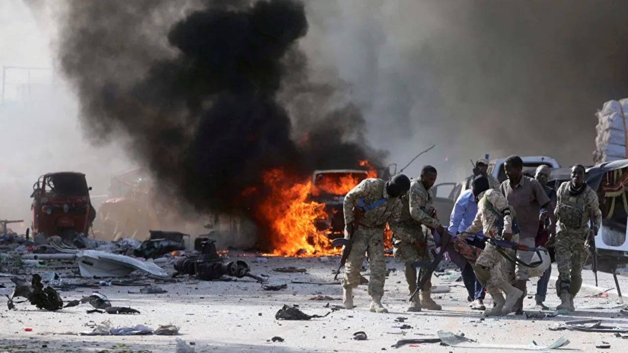 Somalia : సోమాలియాలో బాంబు పేలుడు.. ఐదుగురు మృతి, 20 మందికి గాయాలు