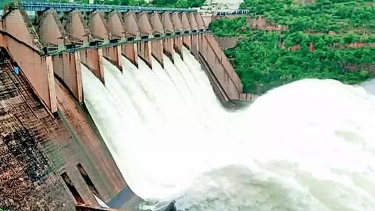 Srisailam Dam: శ్రీశైలం ప్రాజెక్టుకు భారీగా వరద.. ఏడుగేట్లు ఎత్తివేత..!