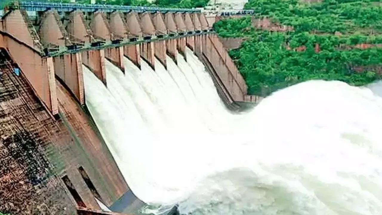 Srisailam Dam: శ్రీశైలం ప్రాజెక్టుకు భారీగా వరద.. ఏడుగేట్లు ఎత్తివేత..!