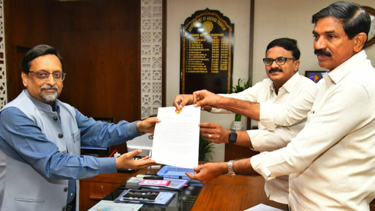 TDP: టీటీడీ మాజీ ఈవో, మాజీ చైర్మన్‌పై సీఎస్‌కు ఫిర్యాదు.. విచారణ జరిపించండి..