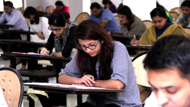 TG DSC 2024: తెలంగాణ డీఎస్సీ అభ్యర్థులకు రిలీఫ్.. రెండు పరీక్షలను ఒకేచోట రాసేందుకు ఛాన్స్..