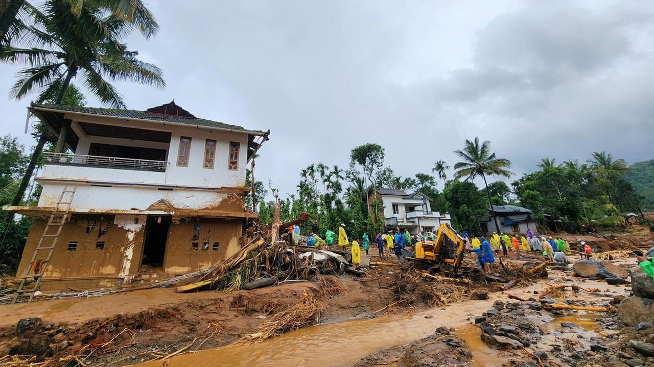 Kerala: వయనాడ్‌ ఘటనలో 122 చేరిన మృతుల సంఖ్య..