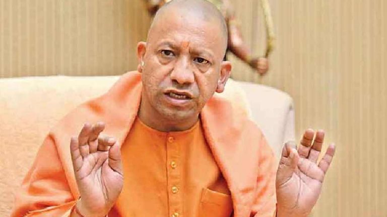 Yogi Adityanath: యోగి ఆదిత్యనాథ్ విమానం ఎమర్జెన్సీ ల్యాండింగ్..